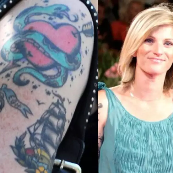 Ryan Shawhughes, novia del actor Ethan Hawke, se grabó en el brazo las iniciales EGH (Ethan Green Hawke).