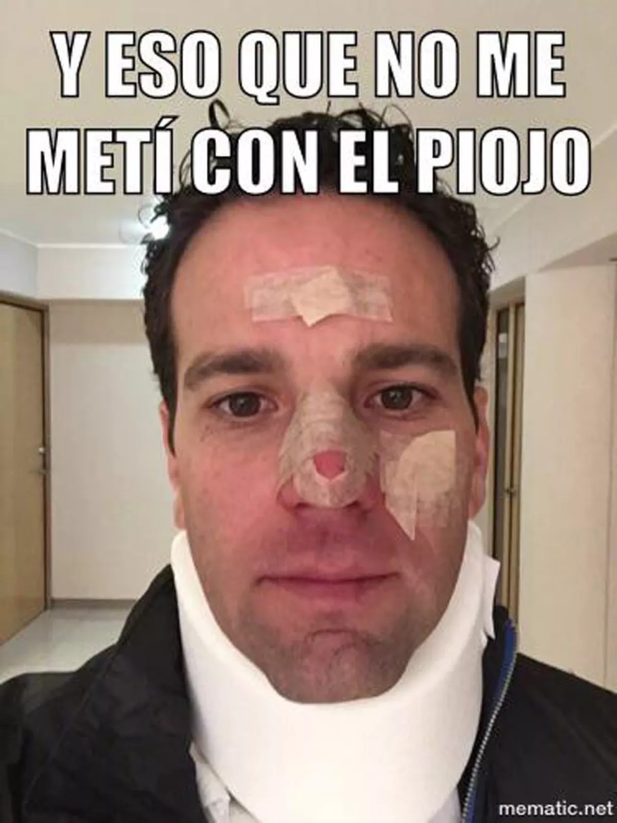 Hace referencia al caso de El Piojo Herrera, a pesar del accidente l periodista no pierde el humor.