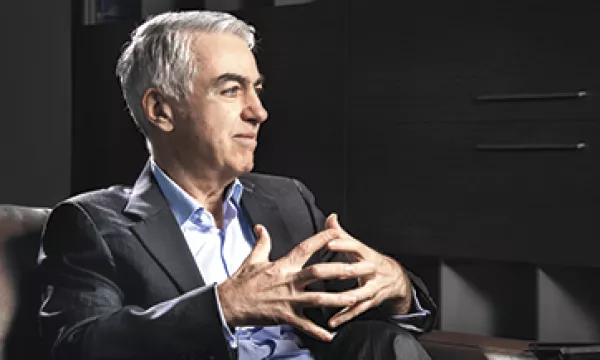 Antes de liderar la rama de telecomunicaciones de Televisa, Adolfo Lagos fue directivo en Banco Santander. (Foto: CNNExpansion)