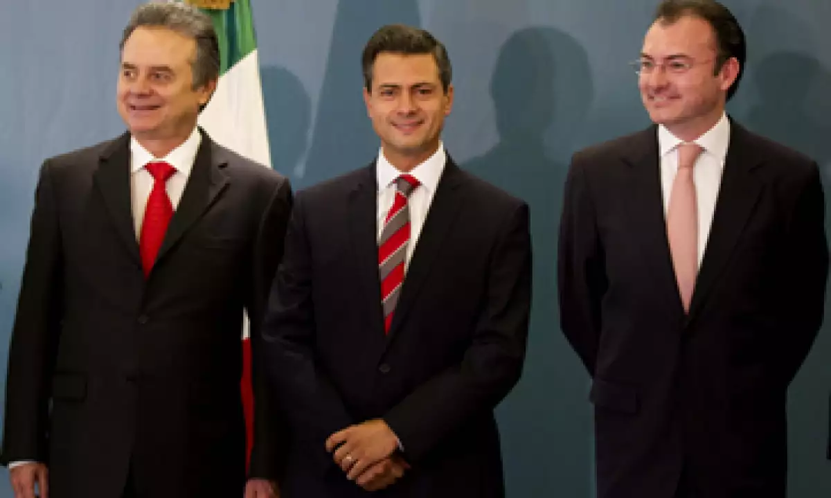 Pedro Joaquín Coldwell será secretario de Energía (izq) y Luis Videgaray (der) de Hacienda en el Gobierno de Enrique Peña (cen). (Foto: AP)