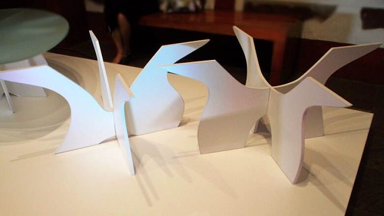 5. Fractal es una mesa de centro basada en planos seriados de manera concéntrica. Consta de una base hecha con MDF y Melamina de fácil ensamblaje y una cubierta en forma ovalada. Diseño: Sonia Ortega Stark.