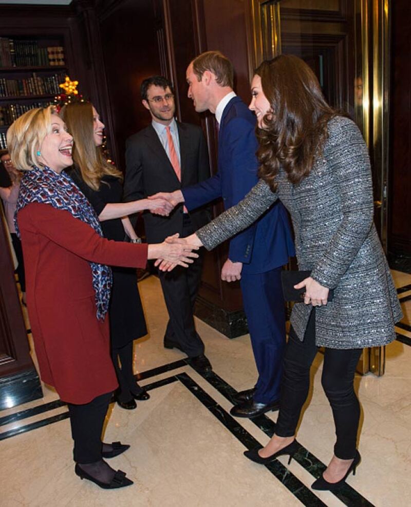 La pareja real también sostuvo una plática con Hillary Clinton.