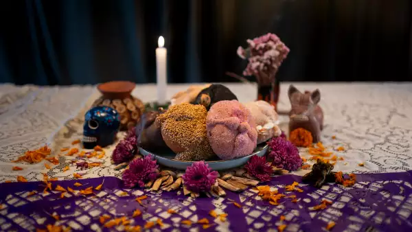 Foto de pan de muerto relleno en CDMX