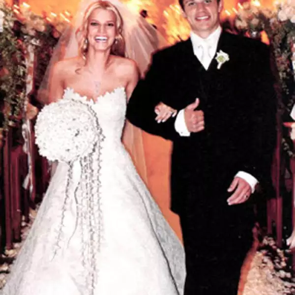 Jessica Simpson en 2002 eligió un ramo de stephanotis.