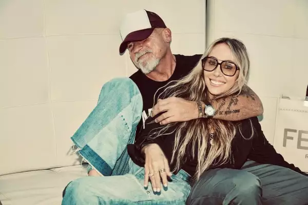 Tish Cyrus la mamá de Miley Cyrus se compromete con Dominic Purcell