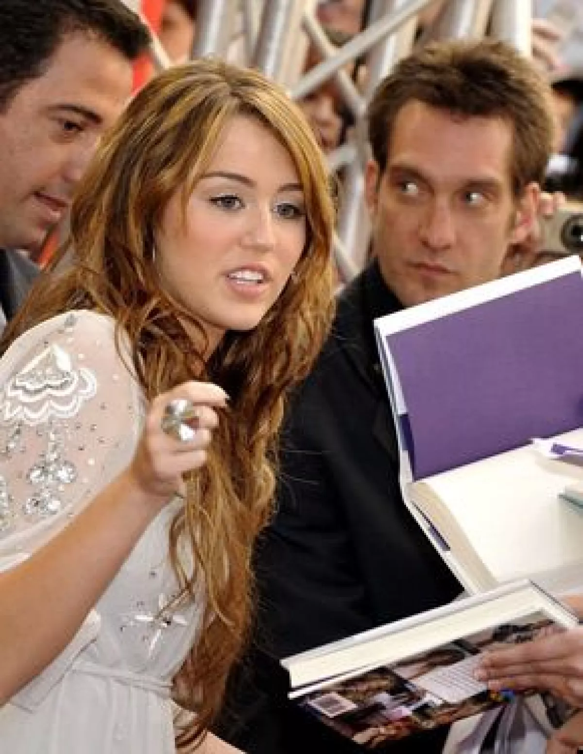 Se tenía programado que este 28 de abril la estrella de ‘Hannah Montana. La película’ viajara a Puebla para su estreno, pero la epidemia por la gripe porcina ha impedido que se realice el evento.