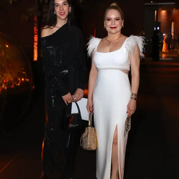 Daniela Elizondo y Lili Chávez 