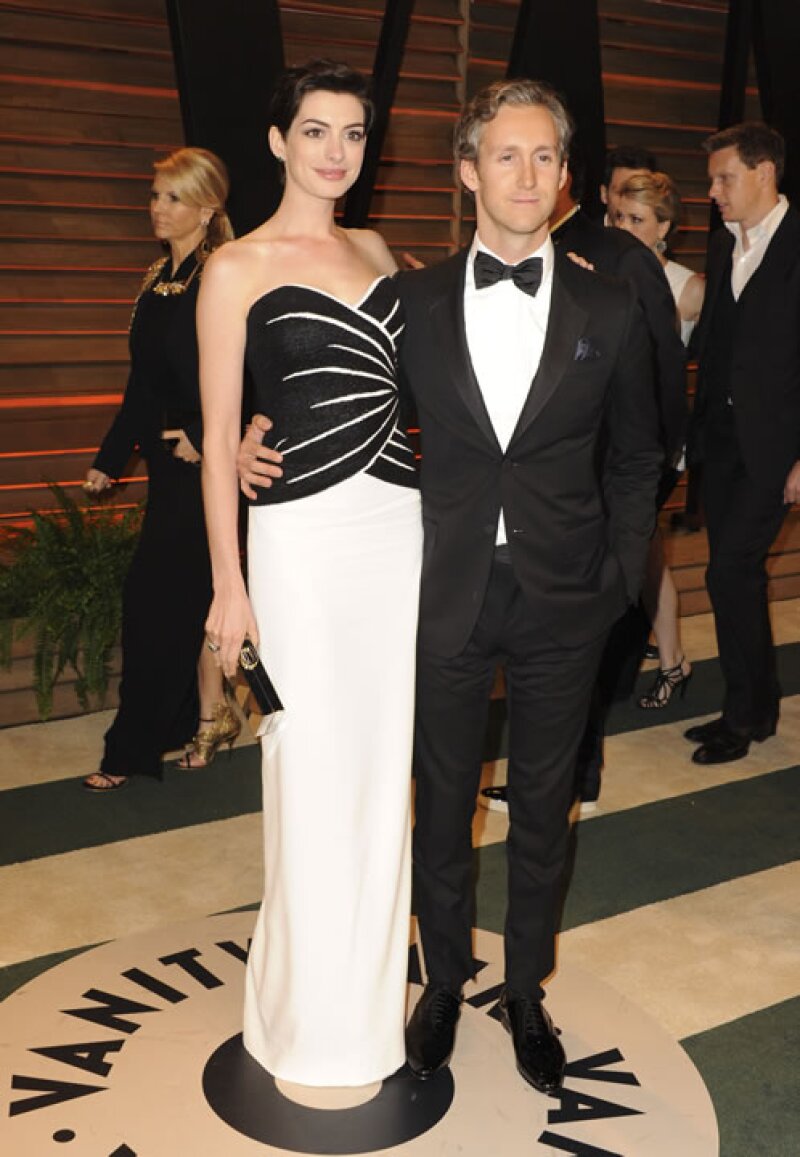 Anne Hathawa y Adam Shulman