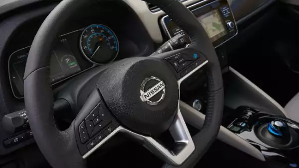 Nissan Leaf 2018 (d)