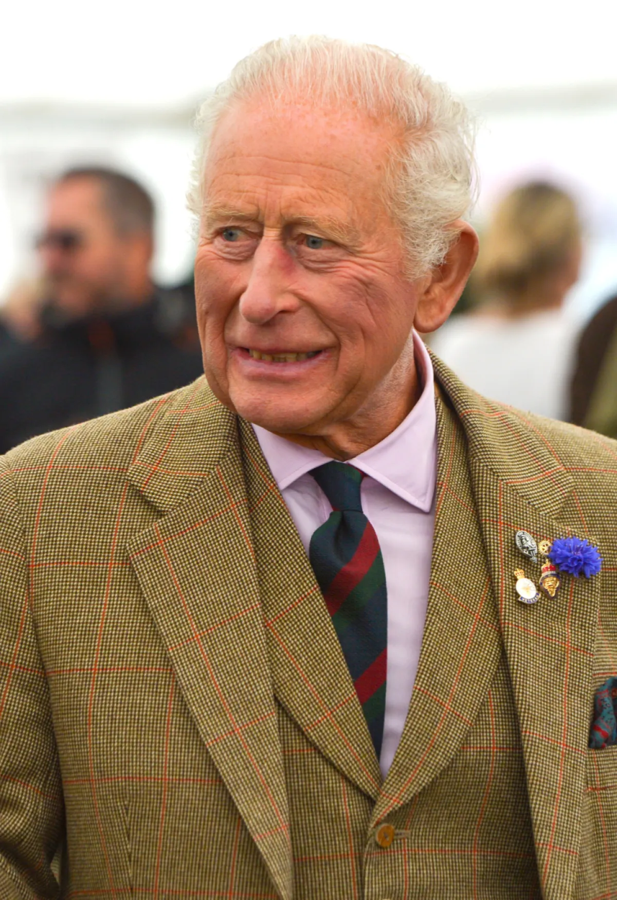 Anuncian por error muerte de Carlos III en una estacion de radio británica