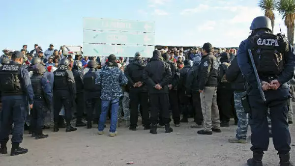mina Pe�asquito protesta