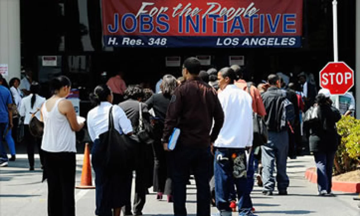 La OCDE señaló que el empleo debe estar al inicio de la agenda política. (Foto: Cortesía CNNMoney.com)