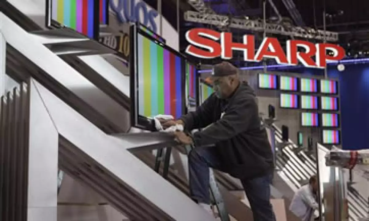 Sharp suministra pantallas a Apple para su más reciente versión del iPhone. (Foto: AP)