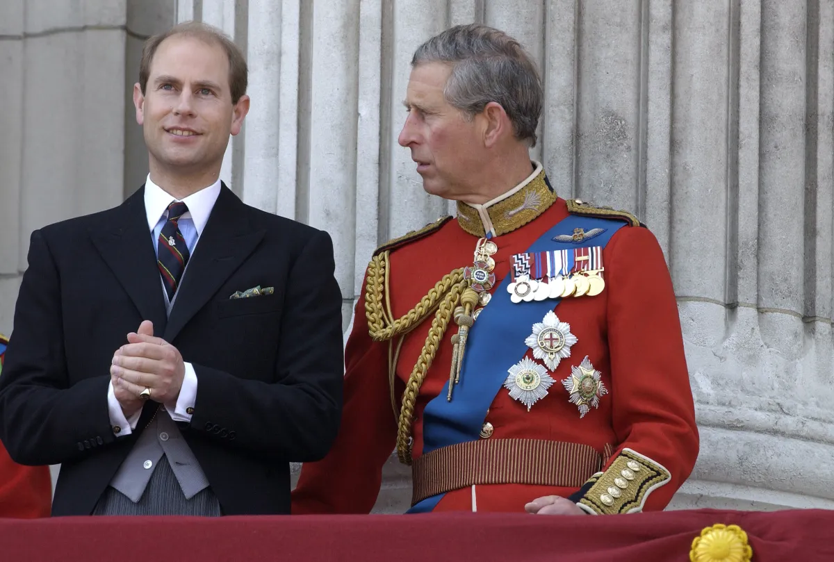 Príncipe Eduardo y rey Carlos III