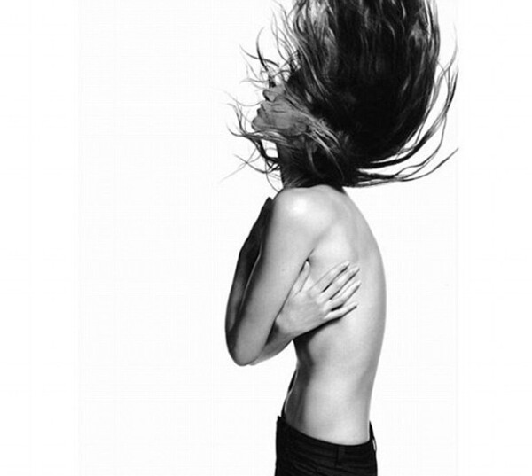 La nueva campaña es una mezcla de sensualidad, modernidad y elegancia.