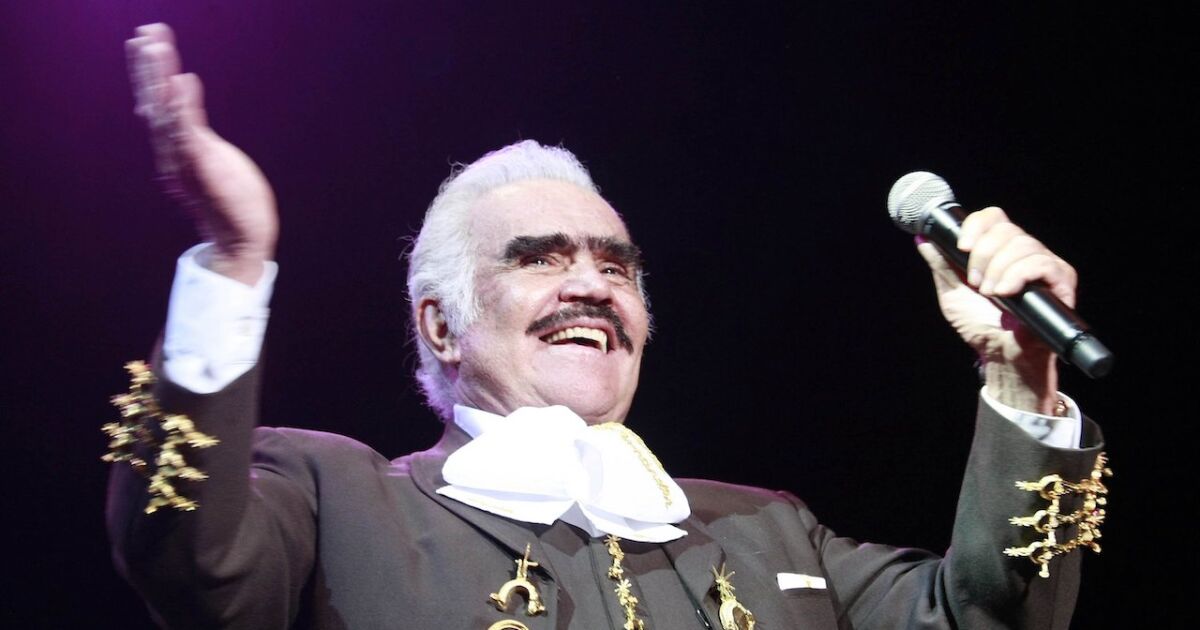 The show and politics give the last goodbye to Vicente Fernández