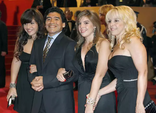 Famosos que tienen la fortuna de tener muchos hijos