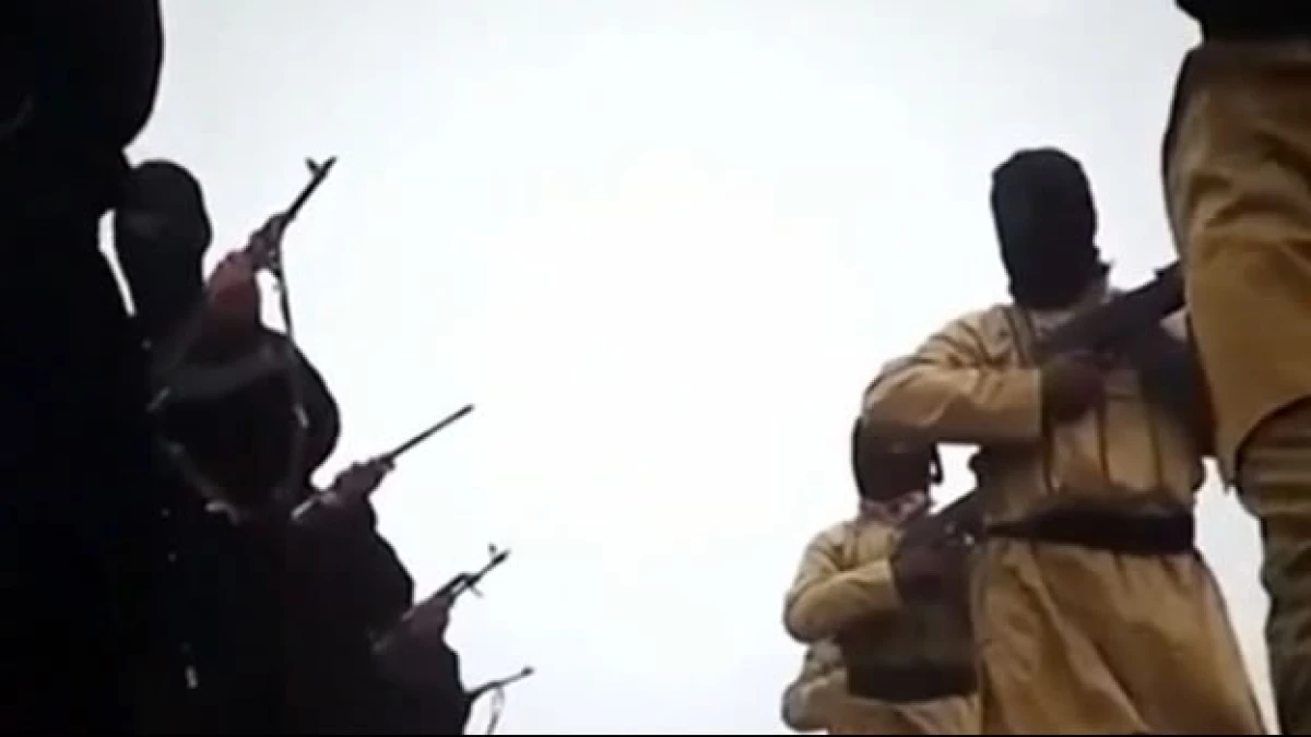 Reclutas de ISIS durante uno de los ejercicios de entrenamiento del grupo terrorista