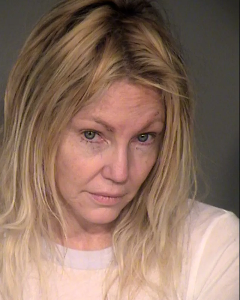 Arrestan a Heather Locklear por golpear a un policía 