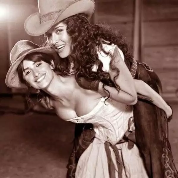 Antes de Beyoncé, Salma Hayek y Penélope Cruz llevaron el estilo vaquero.