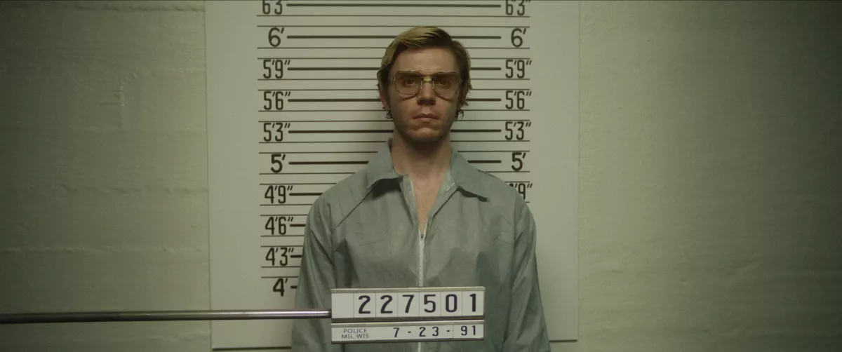 DAHMER_S1_E2_00_01_38_23R.jpg