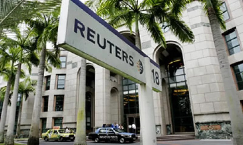 Presuntamente Reuters usó su dominio en el mercado para que los clientes obtengan datos de sus rivales. (Foto: AP)