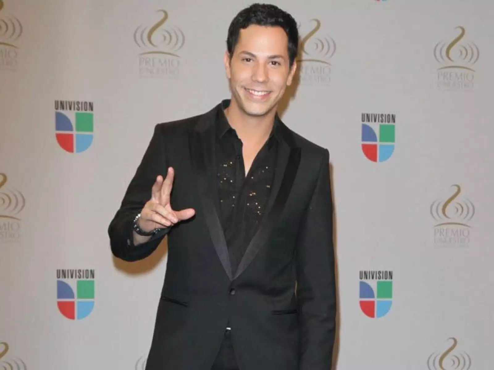 Christian Chávez, ex integrante de RBD, aceptó en marzo del 2007 el actor envió un comunicado declarando públicamente su homosexualidad.