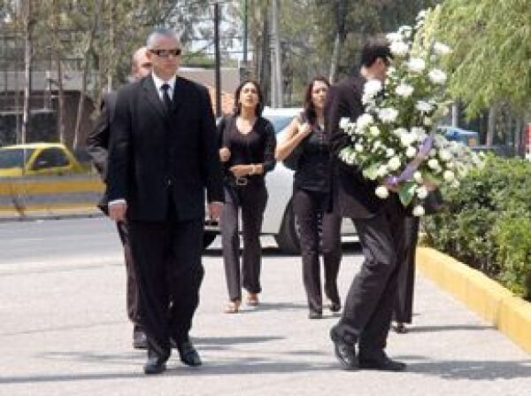En su último adiós recibió flores y el cariño de amigos, familiares, compañeros de profesión y aficionados.