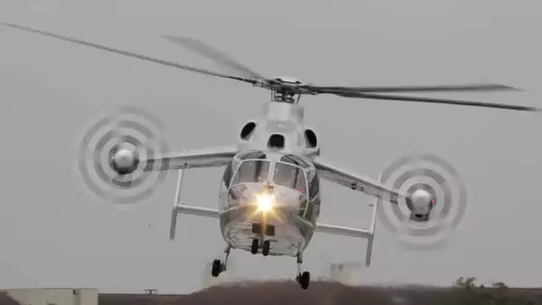 Un helicóptero ‘Eurocopter X3’ participa en una exhibición de vuelo para el presidente francés, Nicolas Sarkozy.