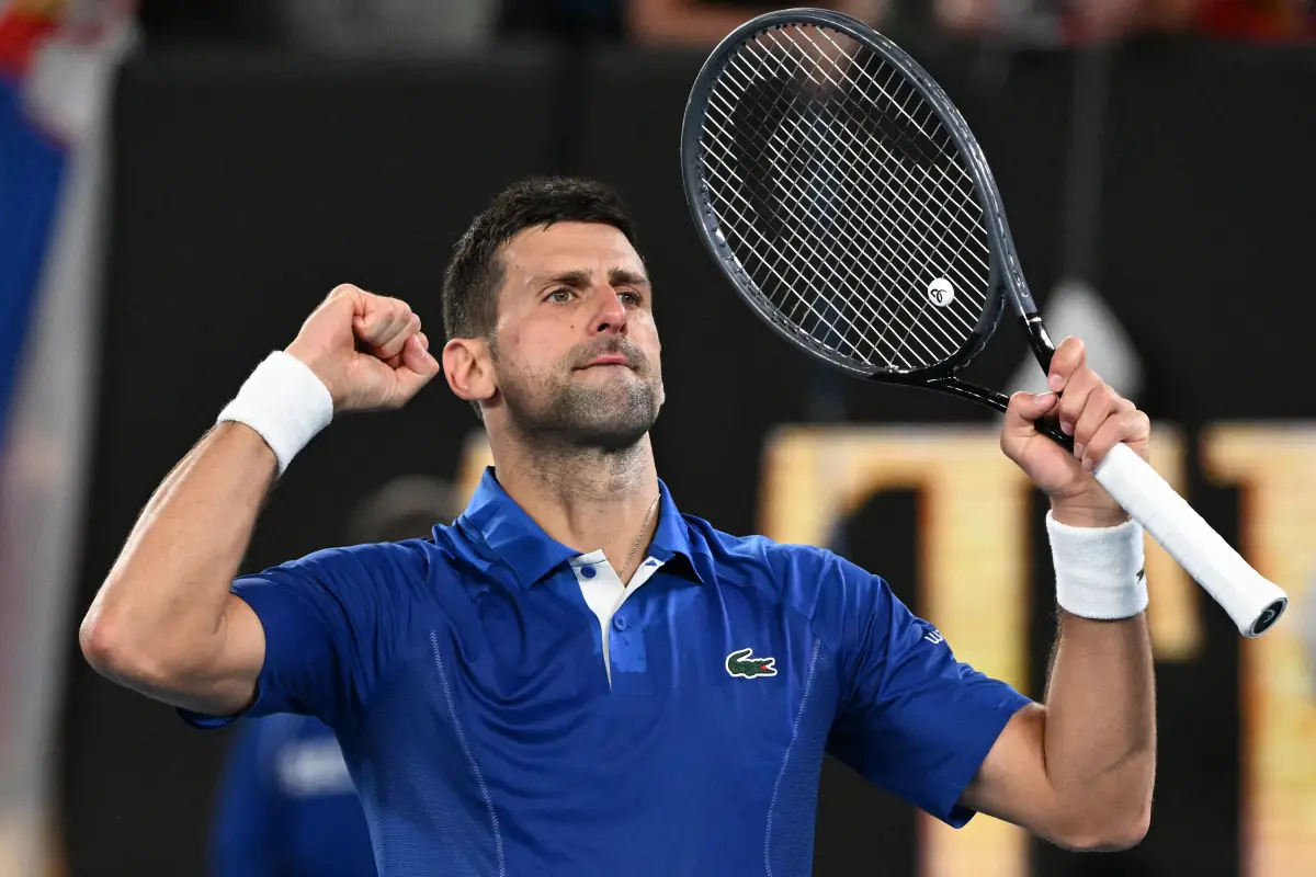 Novak Djokovic celebra su triunfo ante Tomás Martín Etcheverry en la tercera ronda del Abierto de Australia.