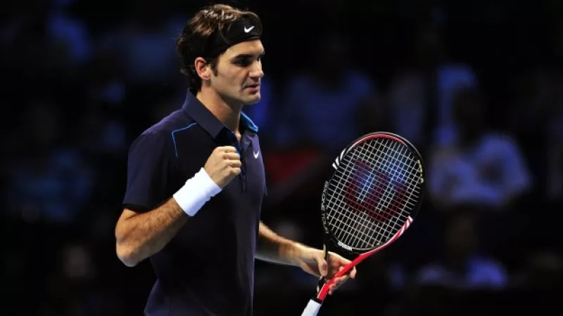 Roger Federer festeja su victoria contra Mardy Fish