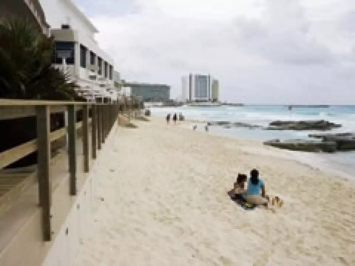 Las playas de Cancún se quedan vacías. (Foto: Notimex)
