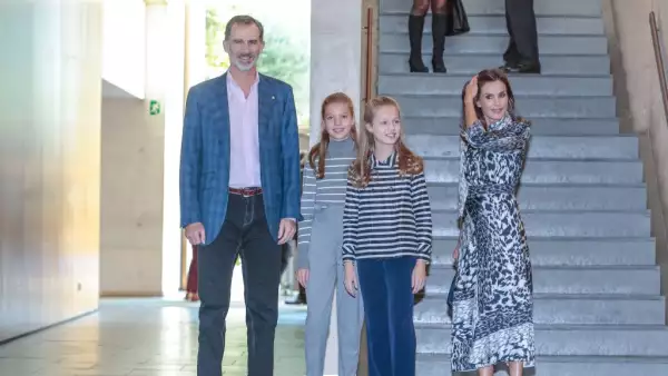 Rey Felipe VI,  infanta Sofía, princesa Leonor  y reina Letizia