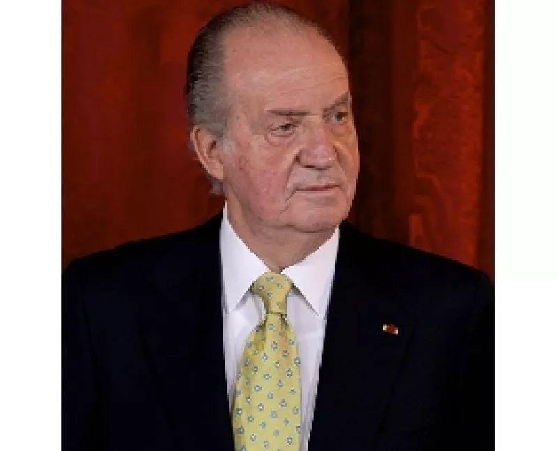 El descubrimiento de una fuerte transferencia de dinero del Rey Juan Carlos a la Infanta Cristina e Iñaki Urdangarin, tienen una vez más al monarca en el ojo del huracán.