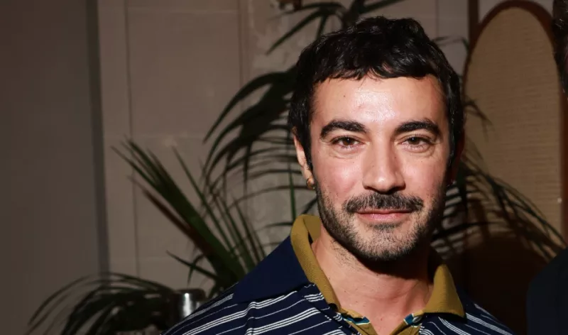 Versace anuncia la salida de su director creativo Dario Vitale tras su compra por Prada