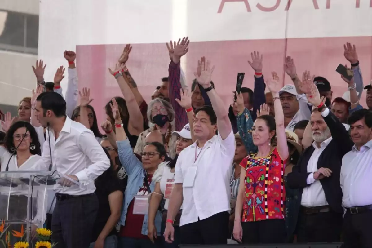 Funcionaros de Morena en mitin
