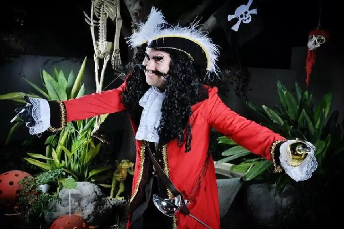 ¿Todavía no sabes de qué disfrazarte para Halloween? No te preocupes,te dejamos los mejores looks de uno de los regios más creativos para que te inspires.