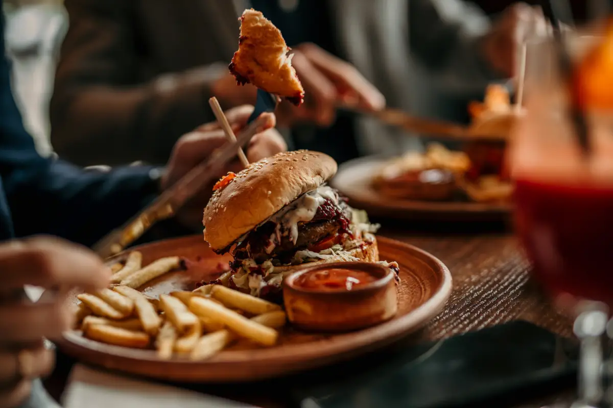 En el país de las hamburguesas, la carne de res es uno de los productos cuyos precios más atormentan a los consumidores. Foto: iStock. 