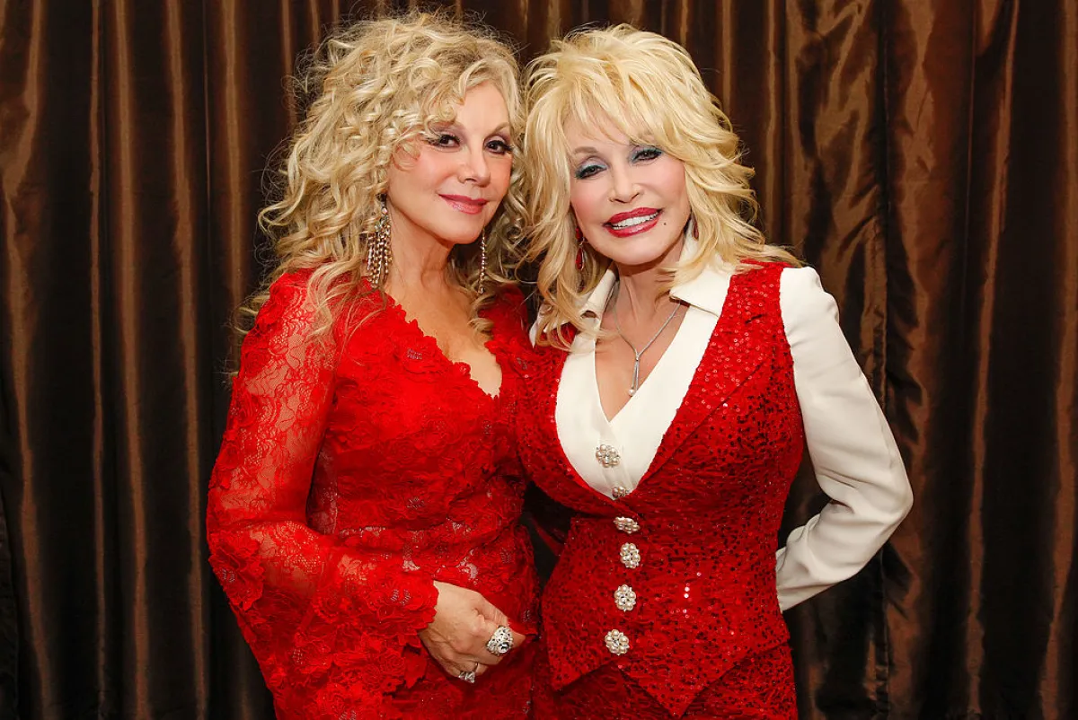 Stella Parton y Dolly Parton