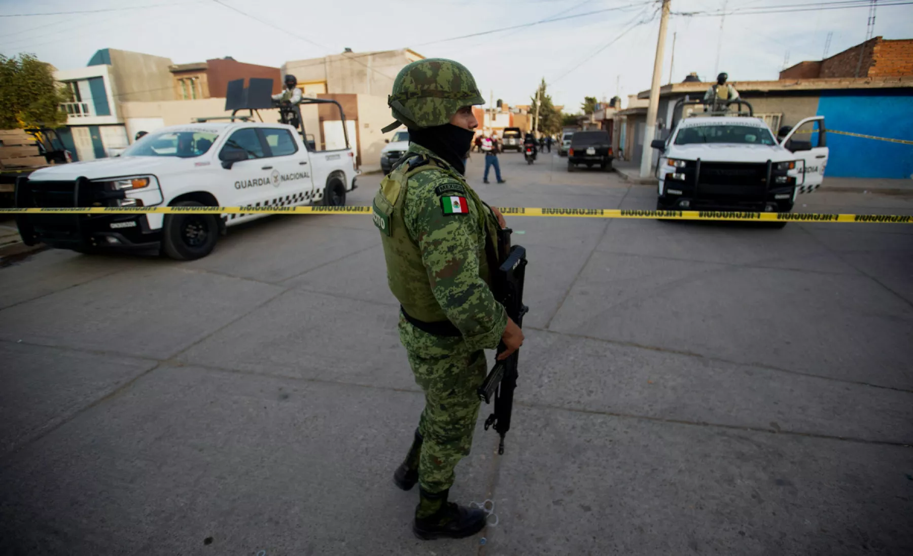 (Elementos del ejército y Guardia Nacional, custodian una zona del crimen en Fresnillo, Zacatecas)