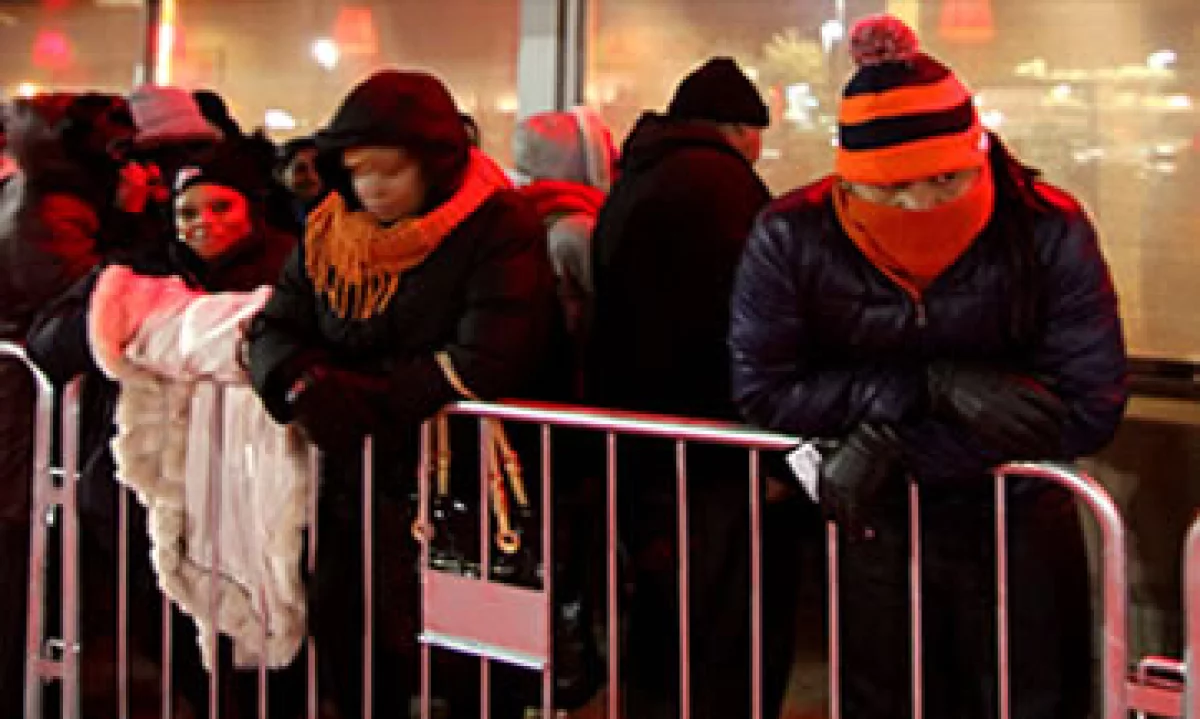 Varios compradores habían protestado al señalar que los trabajadores de las tiendas debían estar con sus familias. (Foto: Cortesía CNNMoney)