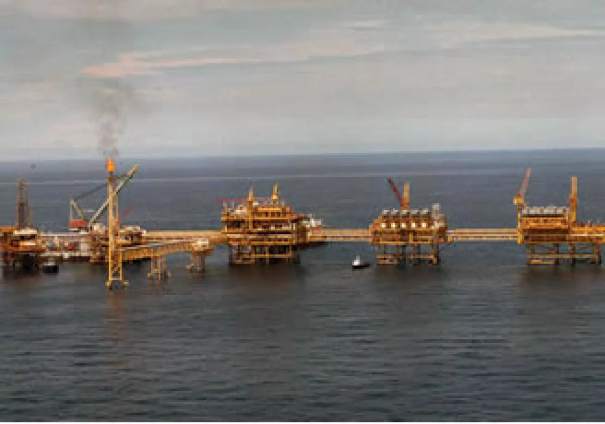 EU restringió las operaciones de empresas petroleras mar adentro mientras se aclaran las causas del derrame en el Golfo. (Archivo)