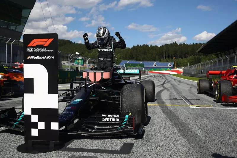 Bottas celebra su victoria en el GP de Austria