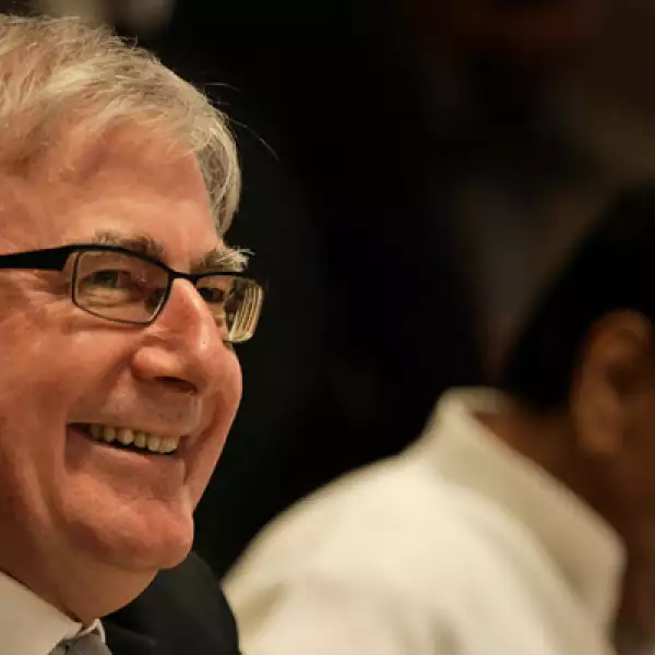 Es el ministro de Comercio y Cambio Climático de Nueva Zelanda.