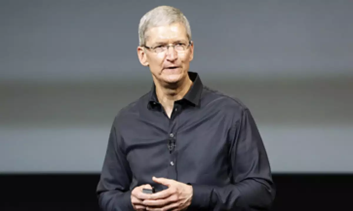 Apple, que dirige Tim Cook, trata de disputarle espacio a rivales como Samsung y Huawei en mercados emergentes. (Foto: Reuters)