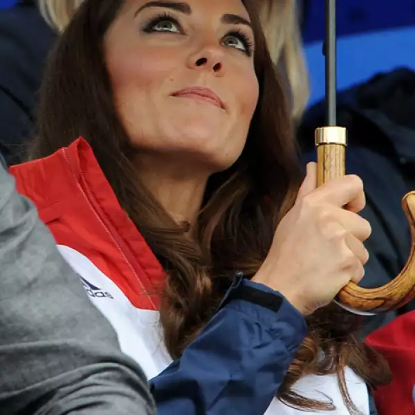 Kate portó la chamarra oficial del equipo olímpico británico.