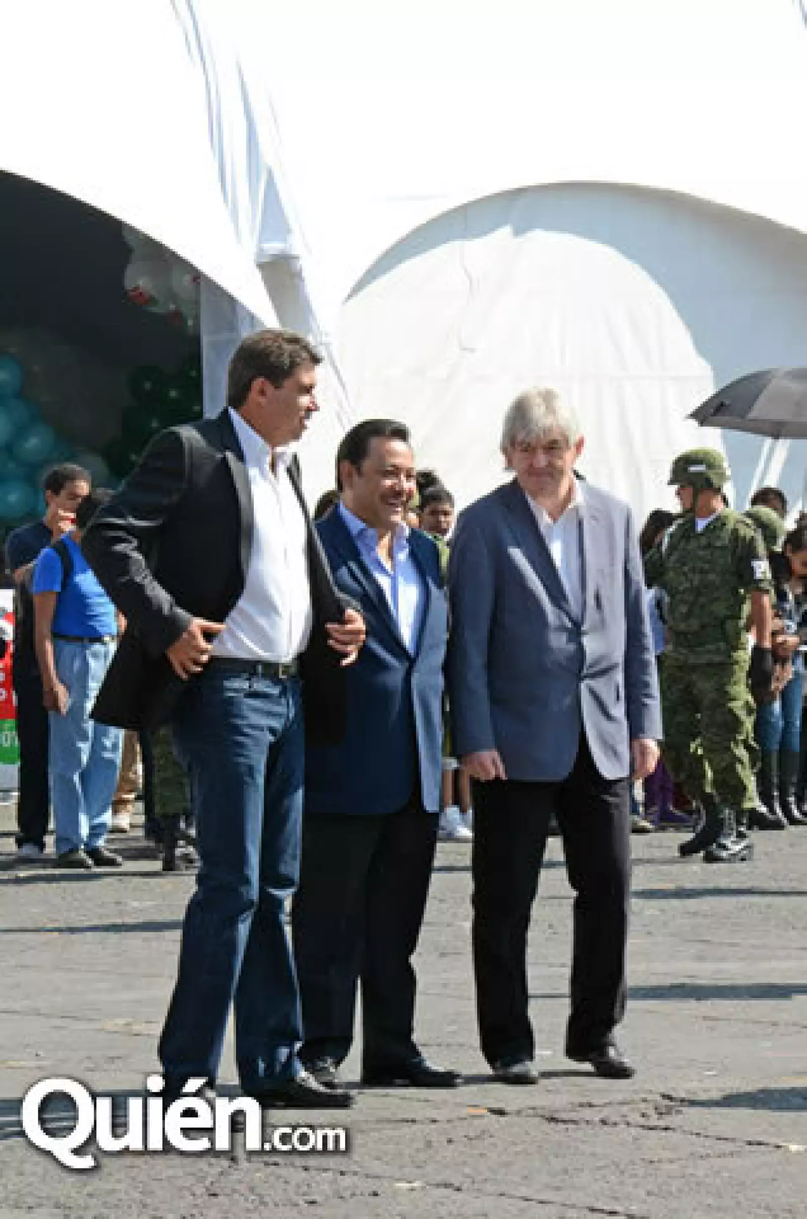 Arturo Elías Ayub, Héctor Serrano y Mel Young