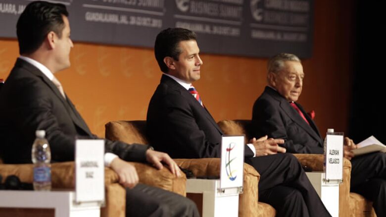 La Cumbre de Negocios, que se celebra en la ciudad de Guadalajara, contó con la participación del presidente Enrique Peña Nieto (c).