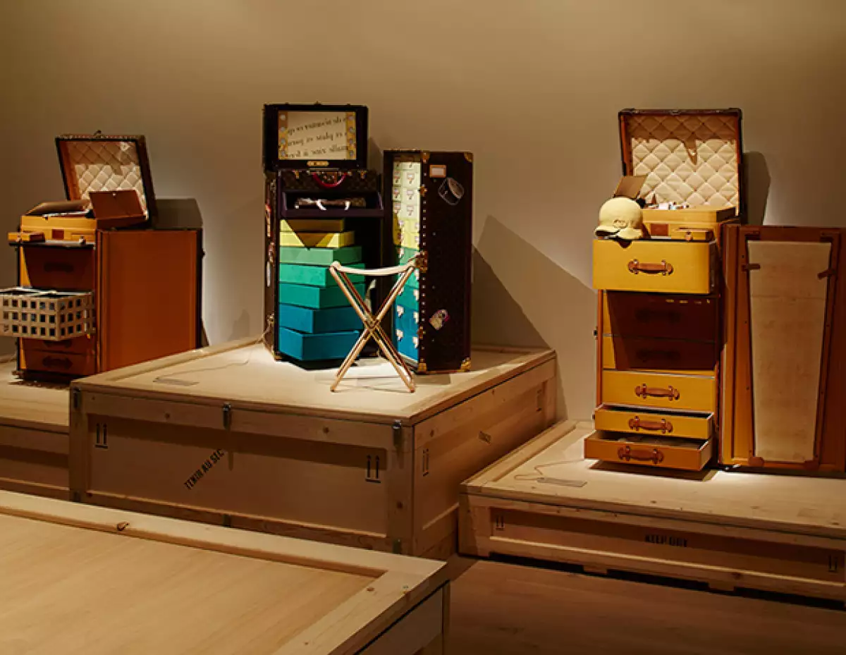 El curador fue olivier Saillard, Director del Palais Galliera, Musée de la Mode de la Ville Paris.