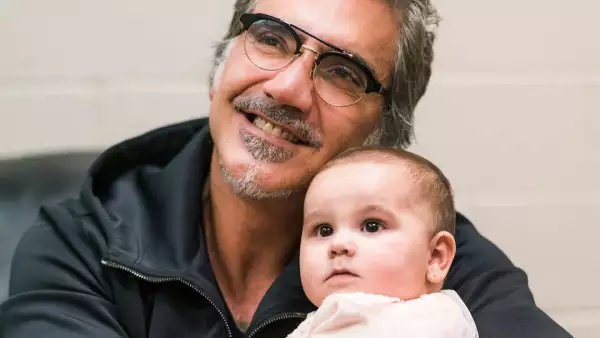 Alejandro Fernández, el feliz abuelo de Cayetana y Mía, así lucía de bebé